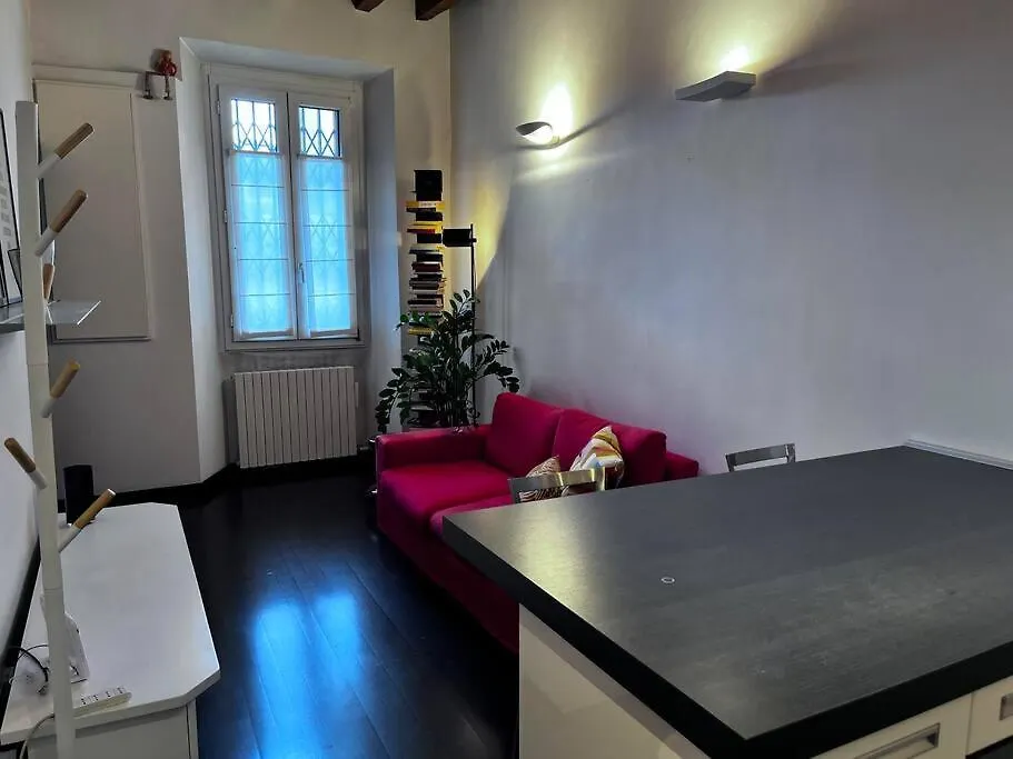 Sandra Flexyrent Wifi Charming Apt In Ticinese Milan Italy