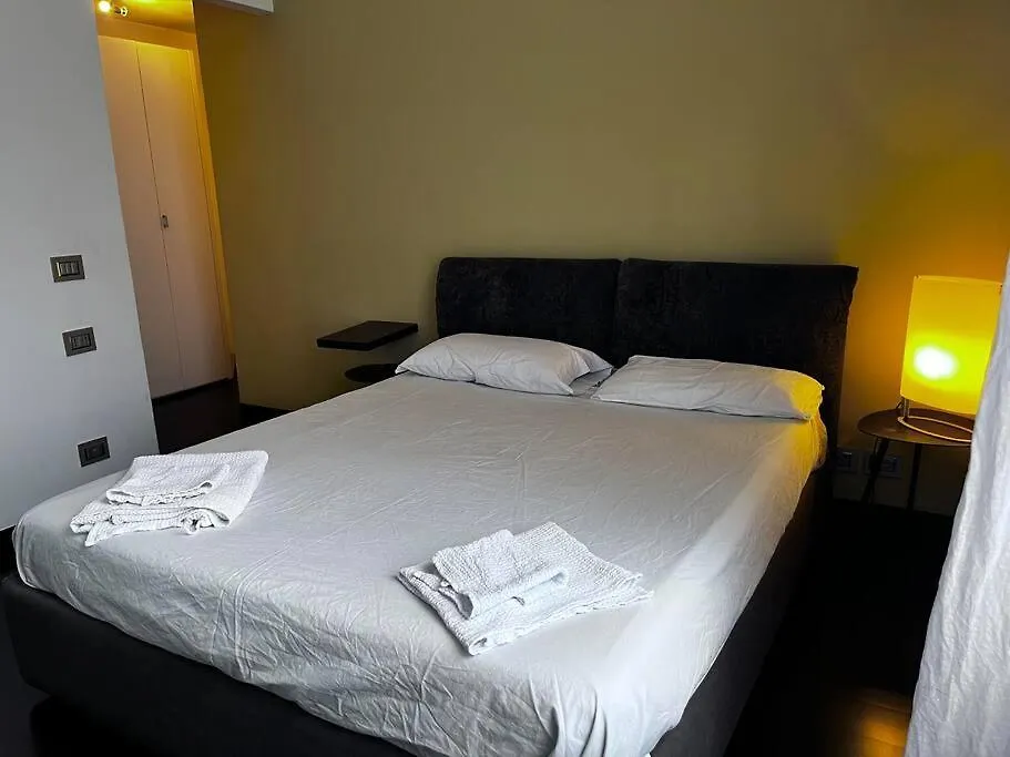 Sandra Flexyrent Wifi Charming Apt In Ticinese Milan